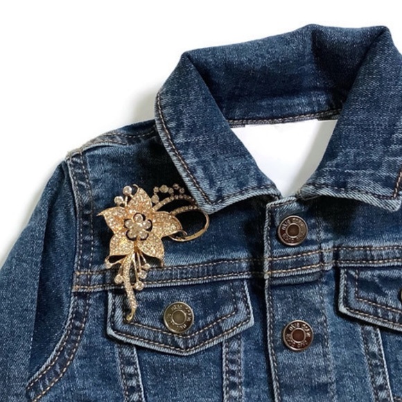 Large Gold Toned and Rhinestone Flower Brooch - Picture 2 of 7